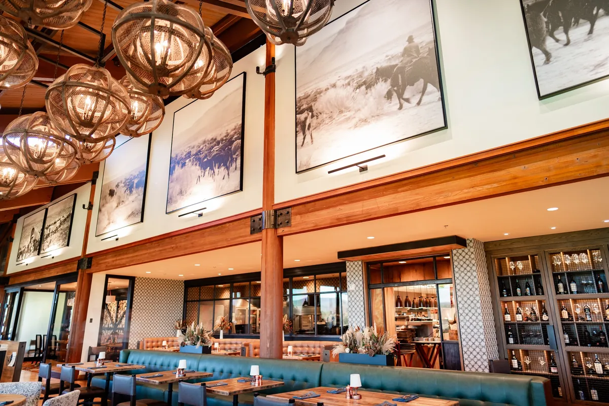 Lodge dining room with timber columns, globe pendant lighting and banquette seating